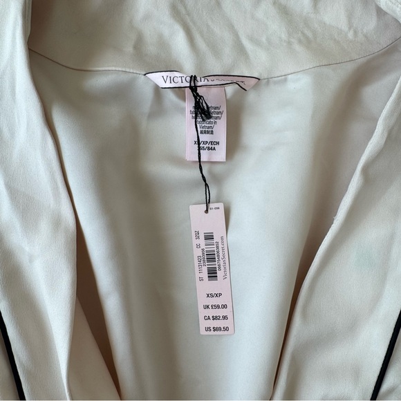 Victoria's Secret Robe - Picture 1 of 2